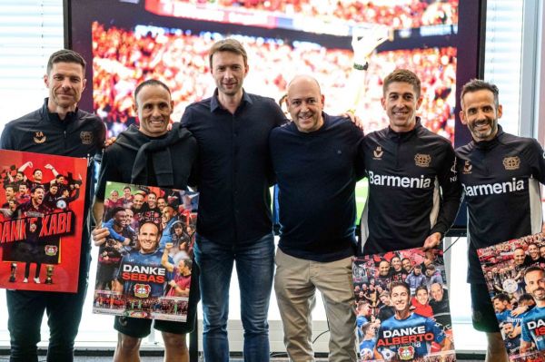 عکس؛ خداحافظی ژابی آلونسو و دستیارانش از بایرلورکوزن