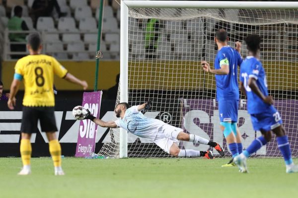  تمجید هواداران استقلال از خالدآبادی؛ چقدر خوبی تو