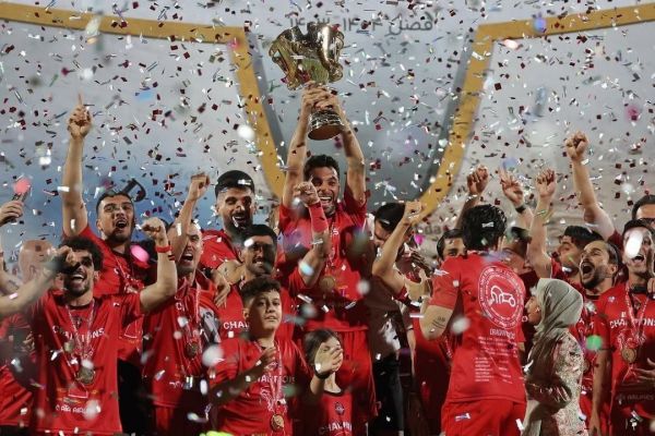 قاب تکراری از شجاع؛ خواب راحت در کنار جام قهرمانی