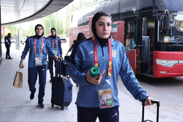  گزارش تصویری  ورود بانوان فوتسالیست به محل برگزاری مسابقه