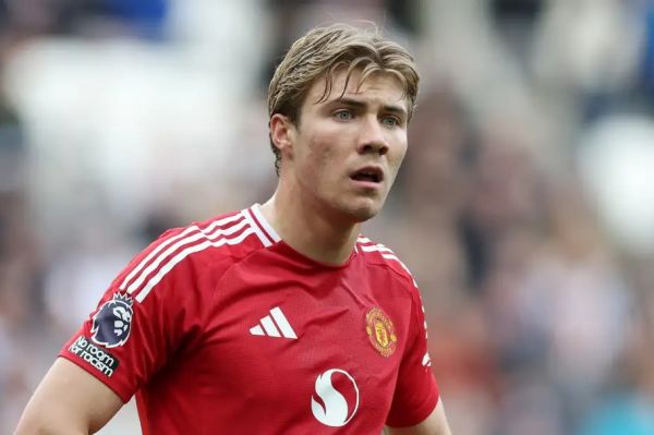 تمجید سرمربی منچستریونایتد از عملکرد ضعیف مهاجم دانمارکی