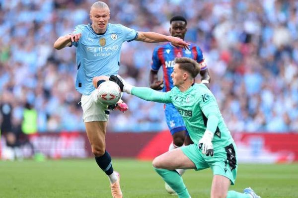  واکنش دروازه‌بان کریستال پالاس به گریز از دریافت کارت قرمز