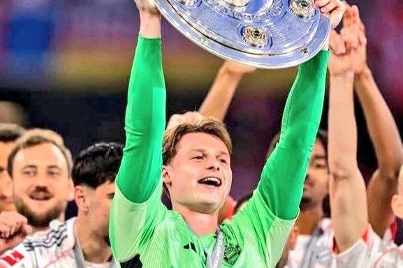 دروازهبان بایرنمونیخ صاحب دو مدال قهرمانی در یک فصل