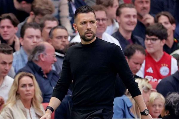  احساساتی شدن سرمربی جوان آژاکس پس از فروپاشی تیمش در هفته‌های پایانی