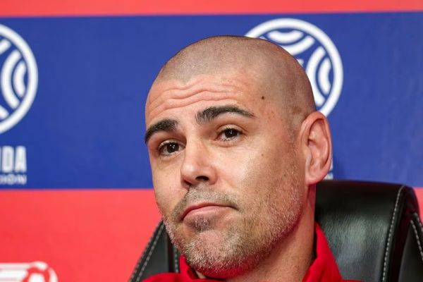 دروازهبان اسبق بارسلونا پس از چهار بازی از تیمش جدا شد