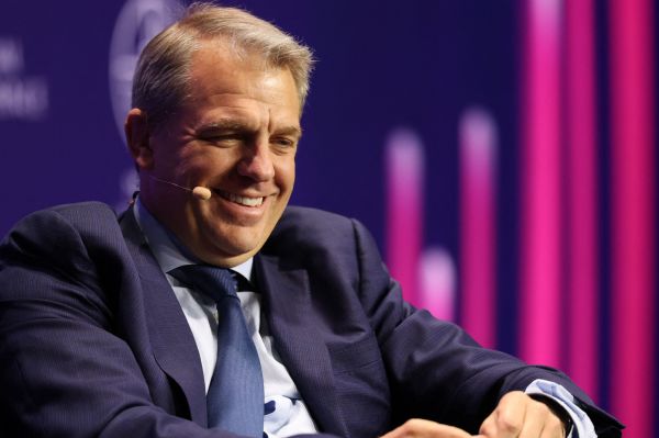 مالک چلسی شاید خودم به نوک خط حمله اضافه شوم