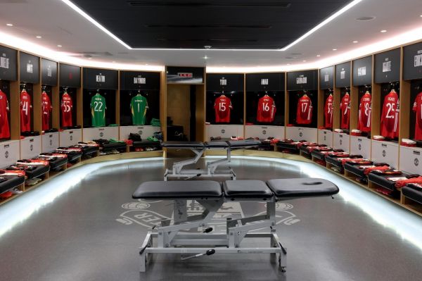 چرا منچستریونایتد در فینال امشب رنگ شورتش را عوض میکند