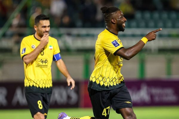  سرمربی سپاهان چهار بازیکن خارجی را نمی‌خواهد