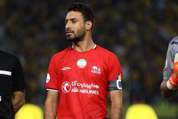 حمله شجاع خلیلزاده به خیابانی؛ لوگوی صدا و سیما را بوس کن