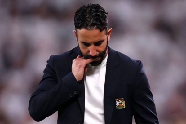  شک و تردید در رختکن منچستریونایتد نسبت به آموریم و سیستم ۳-۴-۳