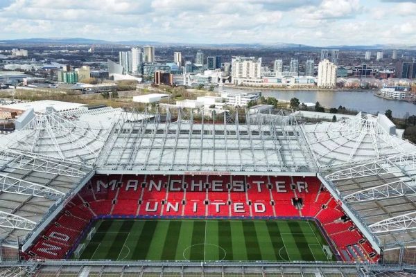 الدترافورد همچنان در محاصره موشها