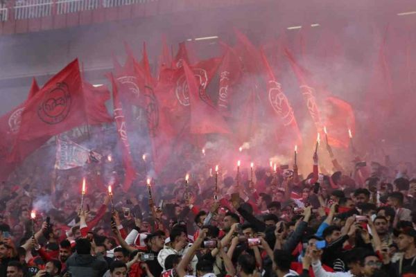 ایروانی جشن قهرمانی تراکتور قدرت فوتبال را نشان داد