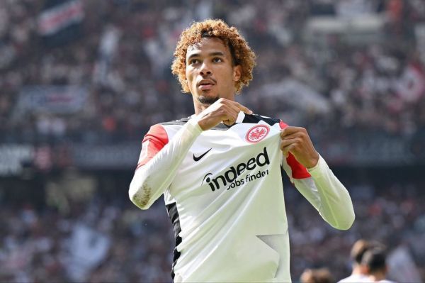  چلسی در تلاش برای جذب هوگو اکیتیکه؛ فرانکفورت ۹۵ میلیون یورو می‌خواهد