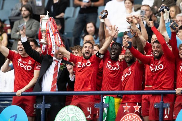  تیم سابق سر الکس فرگوسن قهرمان شد