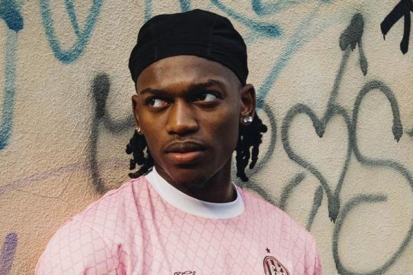  حرکت جنجالی ستاره میلان؛ طوفانی در میان هواداران روسونری