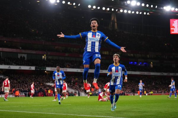 ستاره ژاپنی برایتون در تیررس توپچی های لندن