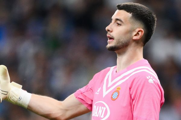 بارسلونا در آستانه فعال سازی بند فسخ سنگربان اسپانیایی