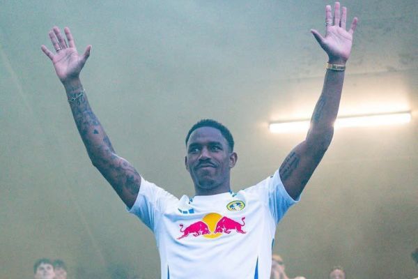  میلان به‌دنبال جذب مدافع سابق بارسلونا