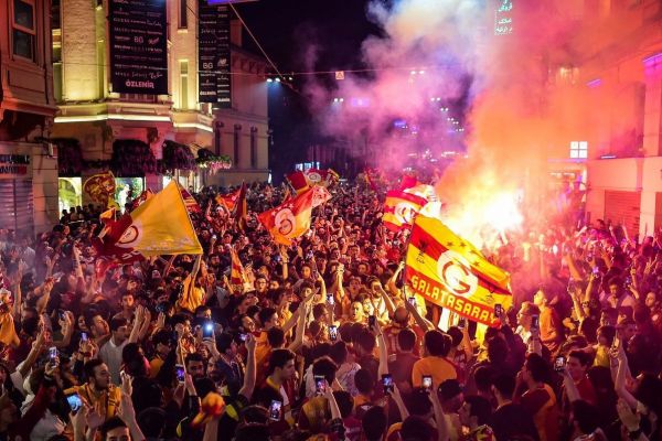 جشن پنجستاره شیرهای استانبول در سوپرلیگ ترکیه