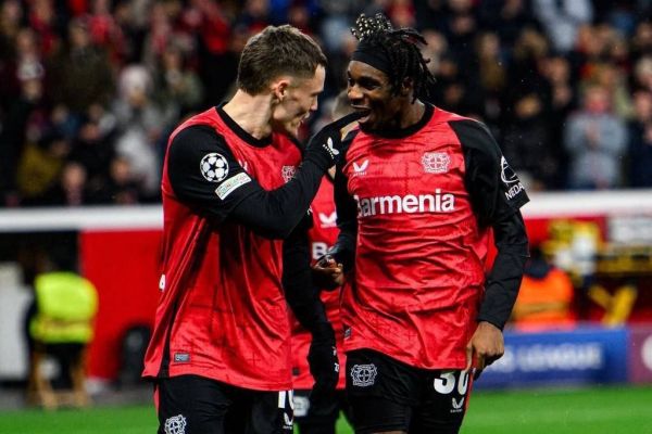 فرود هواپیما ستاره جدید لیورپول فریمپونگ وارد انگلیس شد