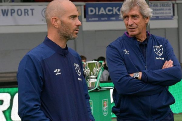 به بهانه فینال لیگ کنفرانس؛ نجات سرمربی چلسی توسط پیرمرد شیلیایی