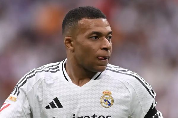  دفاع اسطوره فرانسوی از امباپه در برابر انتقادات