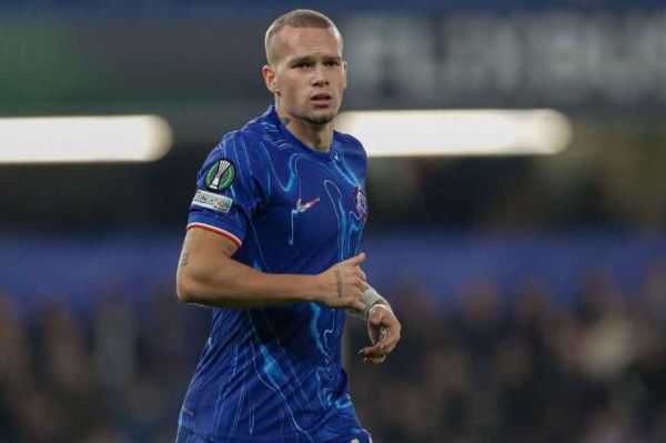  تعجب سرمربی چلسی از حضور ستاره محروم تیمش در لهستان