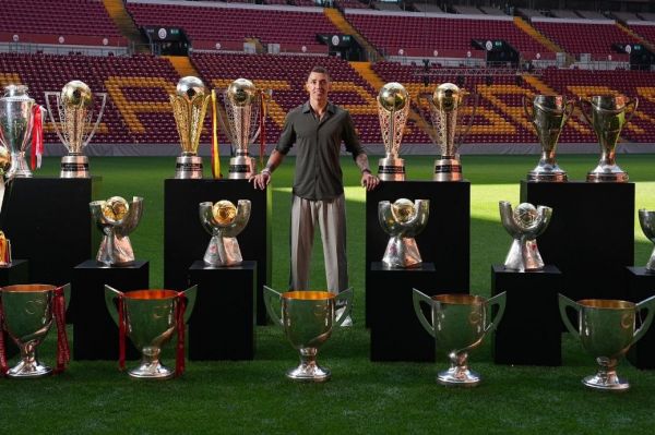 جدایی اسطوره گالاتاسرای با یک پیام خداحافظی احساسی