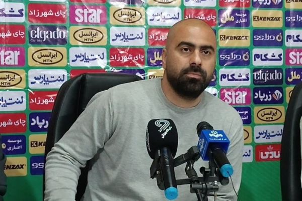  حلمه زارع به داور بازی فینال حذفی  بنیادی‌فرد باید تا آخر عمر محروم شود