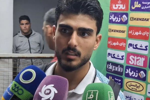 خداحافظی احساسی غندی پور با هواداران ملوان عکس