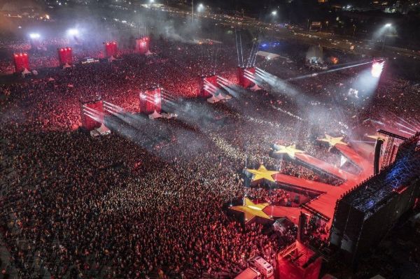 رکورد تاریخی در ترکیه؛ جشن قهرمانی گالاتاسرای با حضور ۱ ۷ میلیون نفر