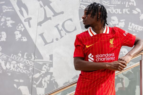 اولین عکس خرید جدید لیورپول با پیراهن این تیم