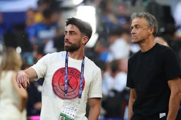  گریه دستیار انریکه پس از قهرمانی پاریسن ژرمن  عکس