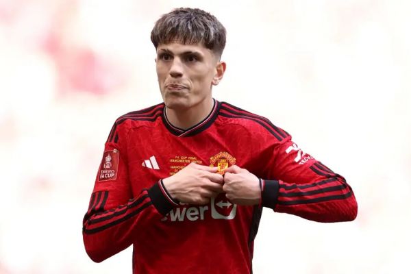  ستاره طردشده منچستریونایتد در انگلیس می‌ماند