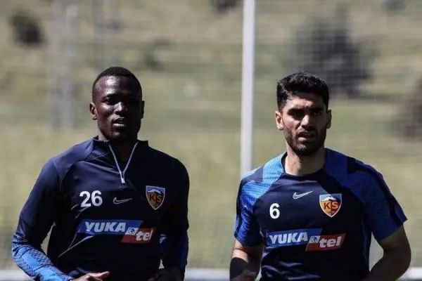 کریمی تیام استقلال را دوست دارد اما در ترکیه پول خوبی میگیرد