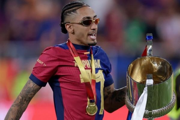 ادعای ستاره سابق برزیلی؛ توپ طلا باید به وینگر بارسلونا برسد