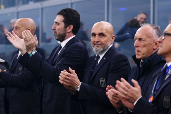  بوفون در جدال اسپالتی و آچربی طرف ایتالیا را می‌گیرد