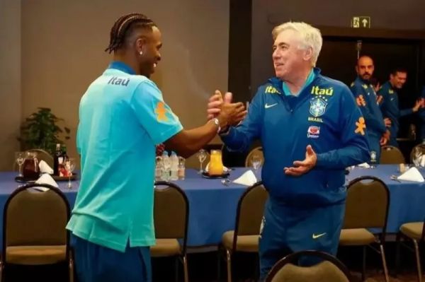  اولین استقبال آنچلوتی از بازیکنان تیم ملی برزیل  عکس