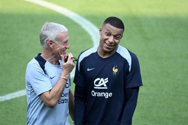  سرمربی فرانسه و شانسی که برای امباپه در توپ طلا قائل است