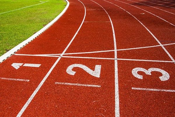 معترضان دوومیدانی مقابل وزارت ورزش تجمع کردند