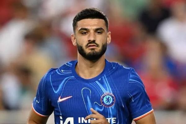  مهاجم چلسی در آستانه ترک استمفوردبریج