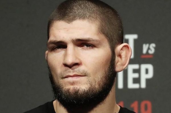 وقتی حبیب، مبارز معروف، از دست دادن با مجری زن معروف خودداری کرد