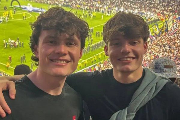 دو هوادار که برای دیدن فینال چمپیونزلیگ، 27 ساعت در دستشویی ماندند