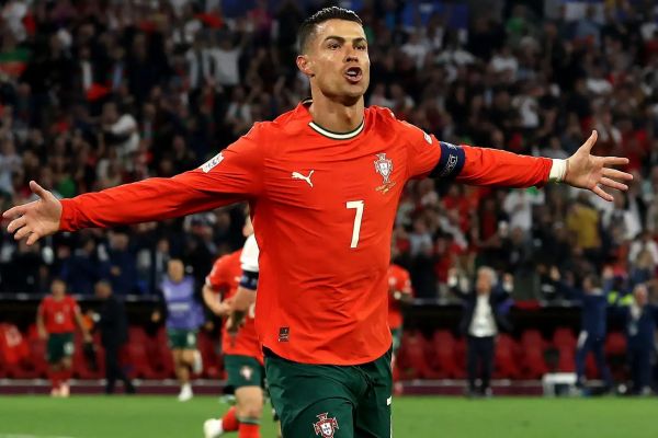 نگرانی سرمربی پرتغال از نزدیک شدن جیمی جامپ به رونالدو