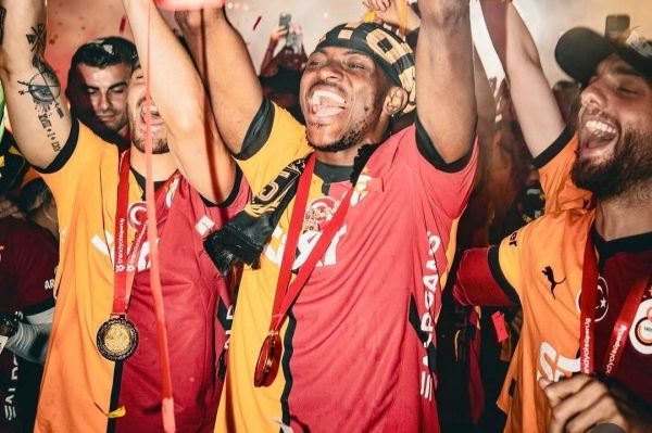 تمایل ویکتور اوسیمن به ادامه حضور در گالاتاسرای