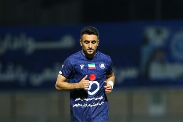  مدافع چپ سابق گل‌گهر در سه‌راهی استقلال، روسیه و فولاد