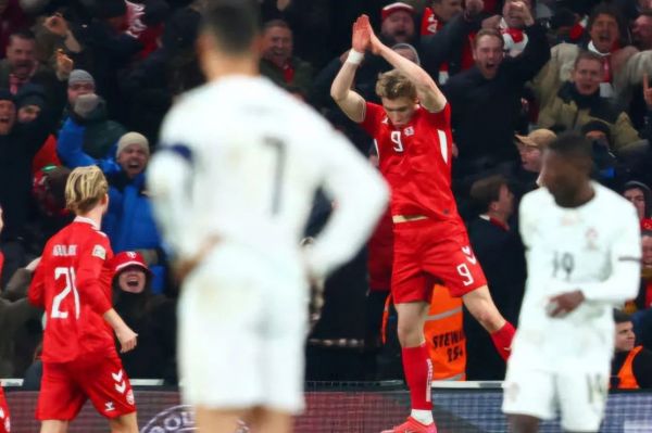  اینتر مهاجم منچستریونایتد را به چه بازیکنانی ترجیح می‌دهد