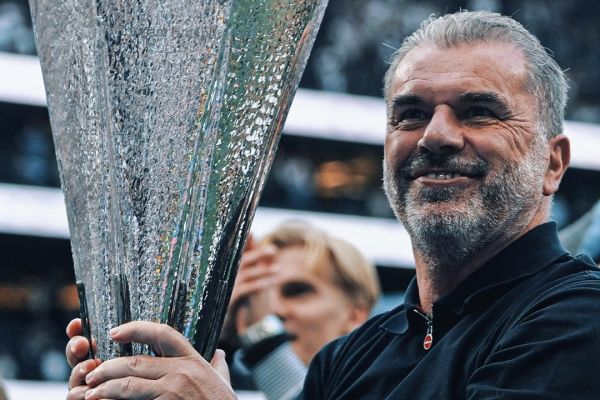 کسب جام پس از ۱۷ سال هم به مربی استرالیایی رحم نکرد