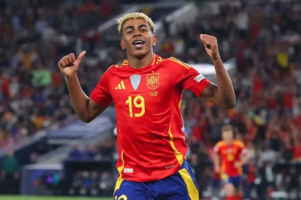 اسطوره آرژانتین نباید یامال را با مسی مقایسه کرد