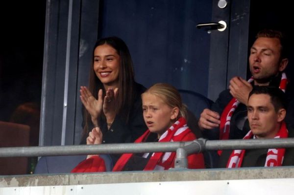 عکس؛ همسر هالند و تشویق نروژ در شب تحقیر ایتالیا